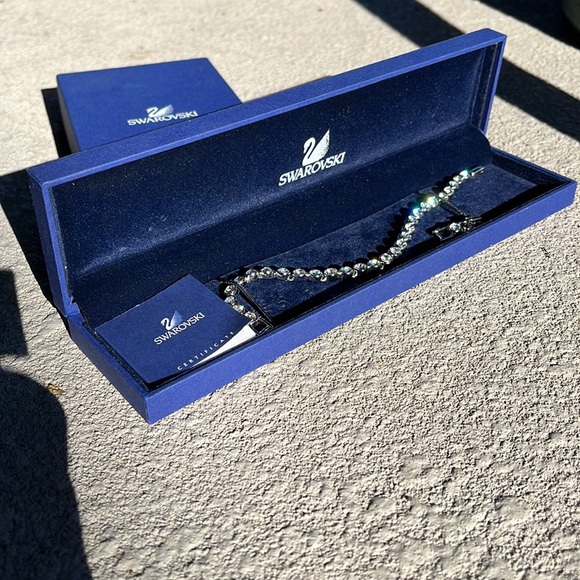 Authentic Swarovski tennis bracelet with certificate - Picture 6 of 15